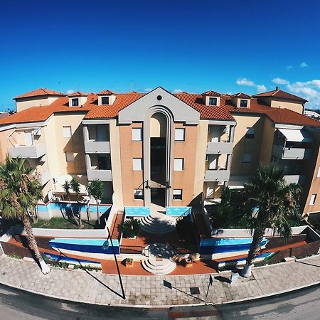 Aloha Park Hotel Кампомарино Екстериор снимка