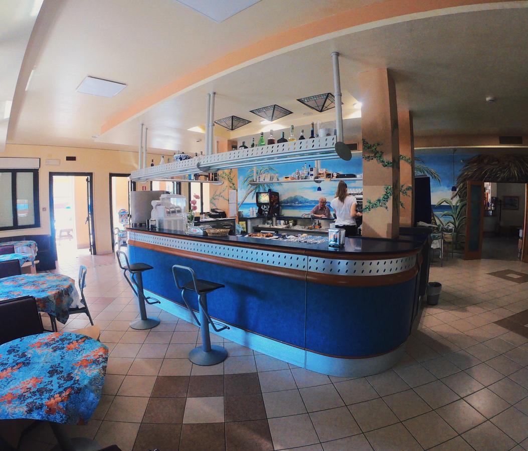 Aloha Park Hotel Кампомарино Екстериор снимка