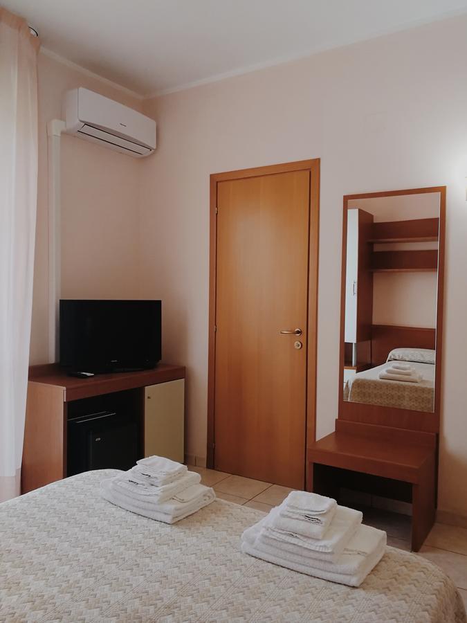 Aloha Park Hotel Кампомарино Екстериор снимка