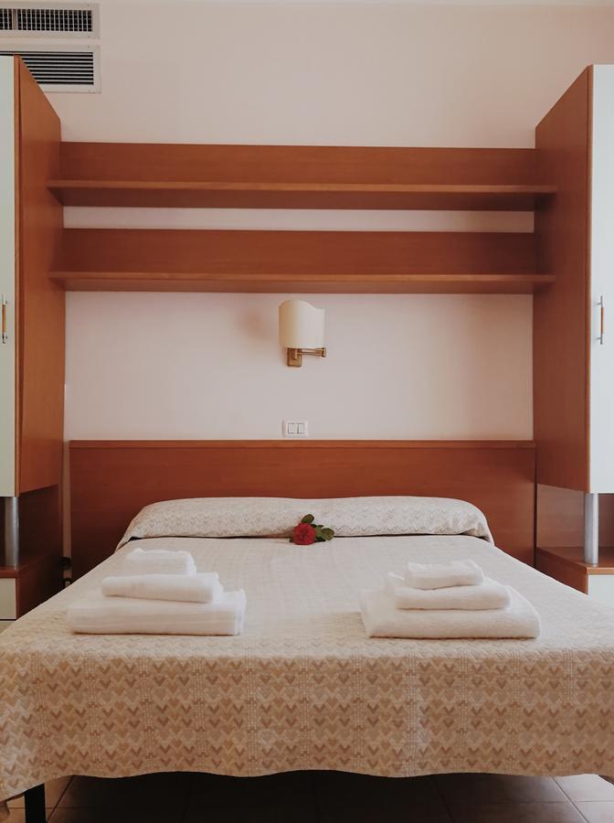 Aloha Park Hotel Кампомарино Екстериор снимка