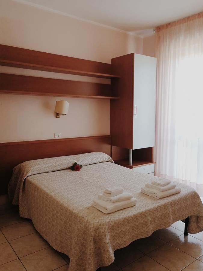 Aloha Park Hotel Кампомарино Екстериор снимка
