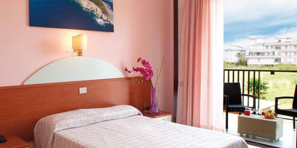 Aloha Park Hotel Кампомарино Екстериор снимка