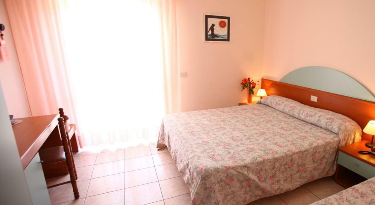 Aloha Park Hotel Кампомарино Екстериор снимка