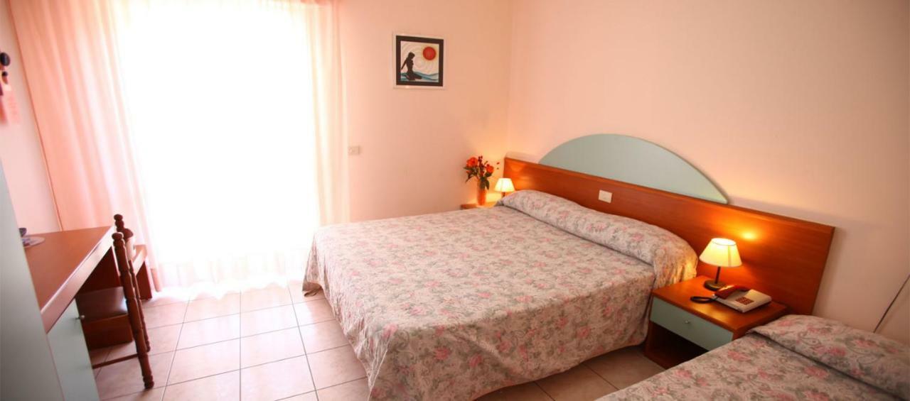 Aloha Park Hotel Кампомарино Екстериор снимка