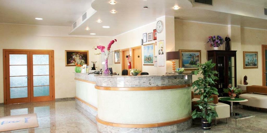 Aloha Park Hotel Кампомарино Екстериор снимка